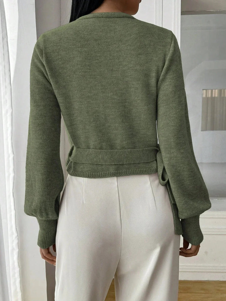 Pull femme en maille avec ceinture à nouer, coupe enveloppante et style décontracté pour l’automne