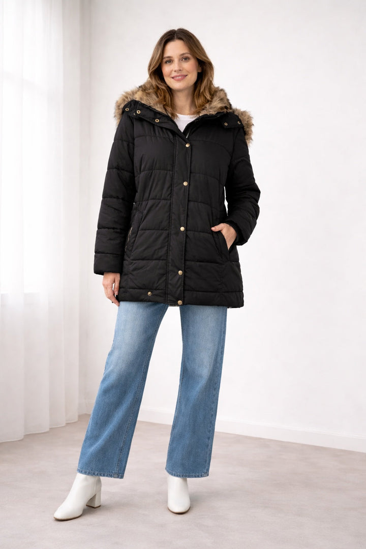 Manteau matelassé femme oversize pour l’automne avec capuche bordée de fourrure