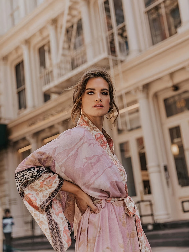 https://cdn.shopify.com/s/files/1/0998/9200/3147/files/red-floral-print-kimono-isabella-red-orange-one-size-state_of_style-10.jpg?v=1766661051