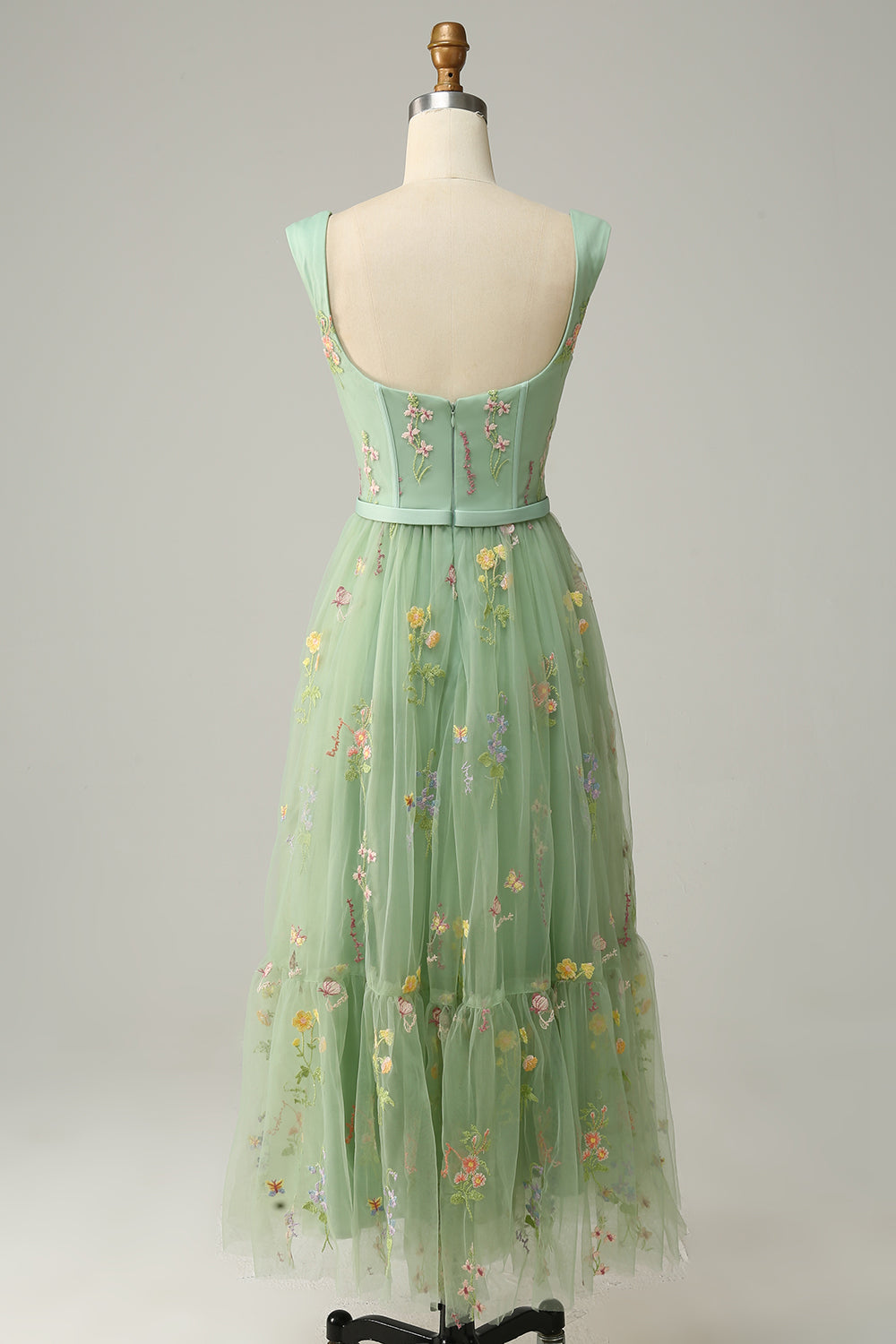 https://cdn.shopify.com/s/files/1/0998/9200/3147/files/stylish-long-a-line-ball-gown-with-embroidery-anna-green-s-state_of_style-2.jpg?v=1766785278