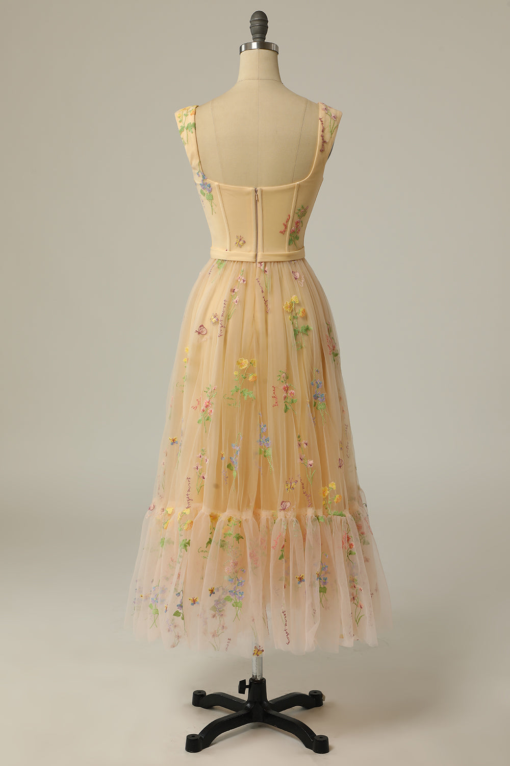 https://cdn.shopify.com/s/files/1/0998/9200/3147/files/stylish-long-a-line-ball-gown-with-embroidery-anna-green-s-state_of_style-5.jpg?v=1766785278