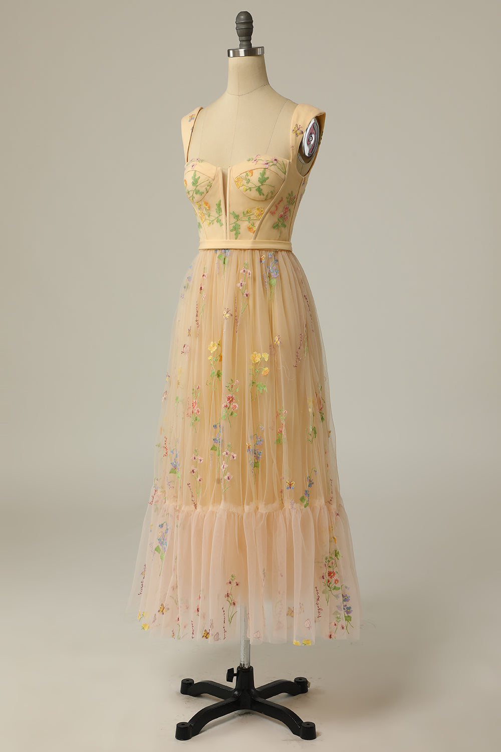 https://cdn.shopify.com/s/files/1/0998/9200/3147/files/stylish-long-a-line-ball-gown-with-embroidery-anna-green-s-state_of_style-6.jpg?v=1766785279