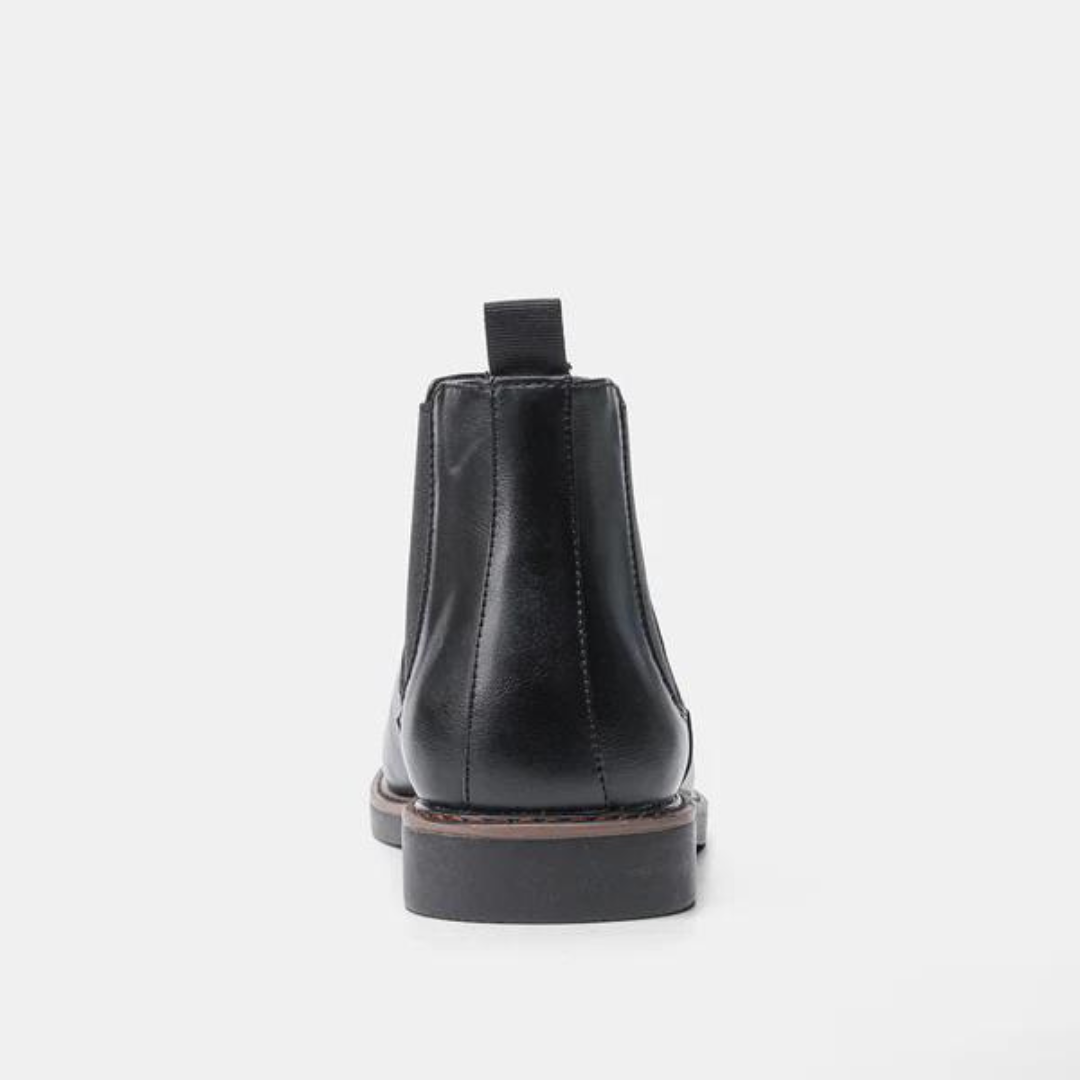https://cdn.shopify.com/s/files/1/0998/9200/3147/files/timeless-chelsea-mens-boots-david-black-7-state_of_style-10.png?v=1766842496