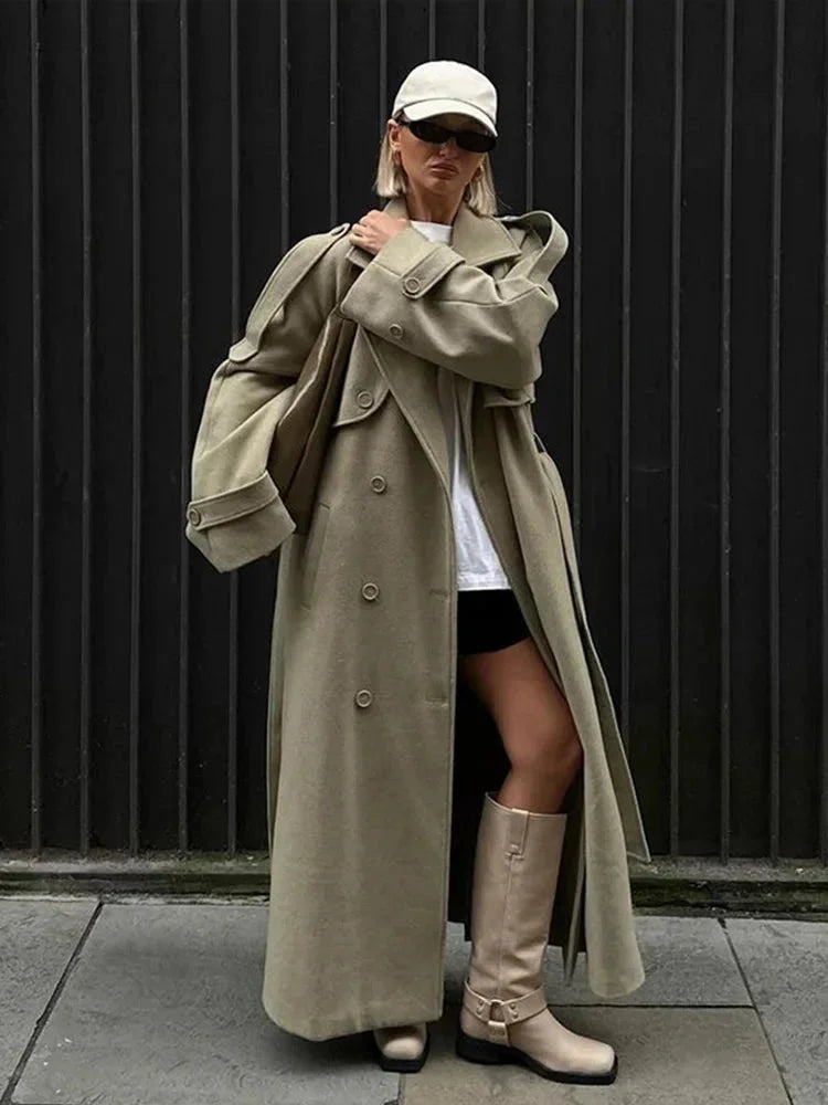 Manteau long pour femme style trench à coupe ample et larges revers pour l’automne