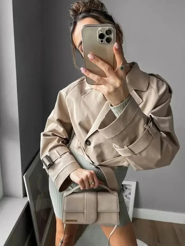 Manteau court pour femme style trench à manches longues élégant pour l’automne