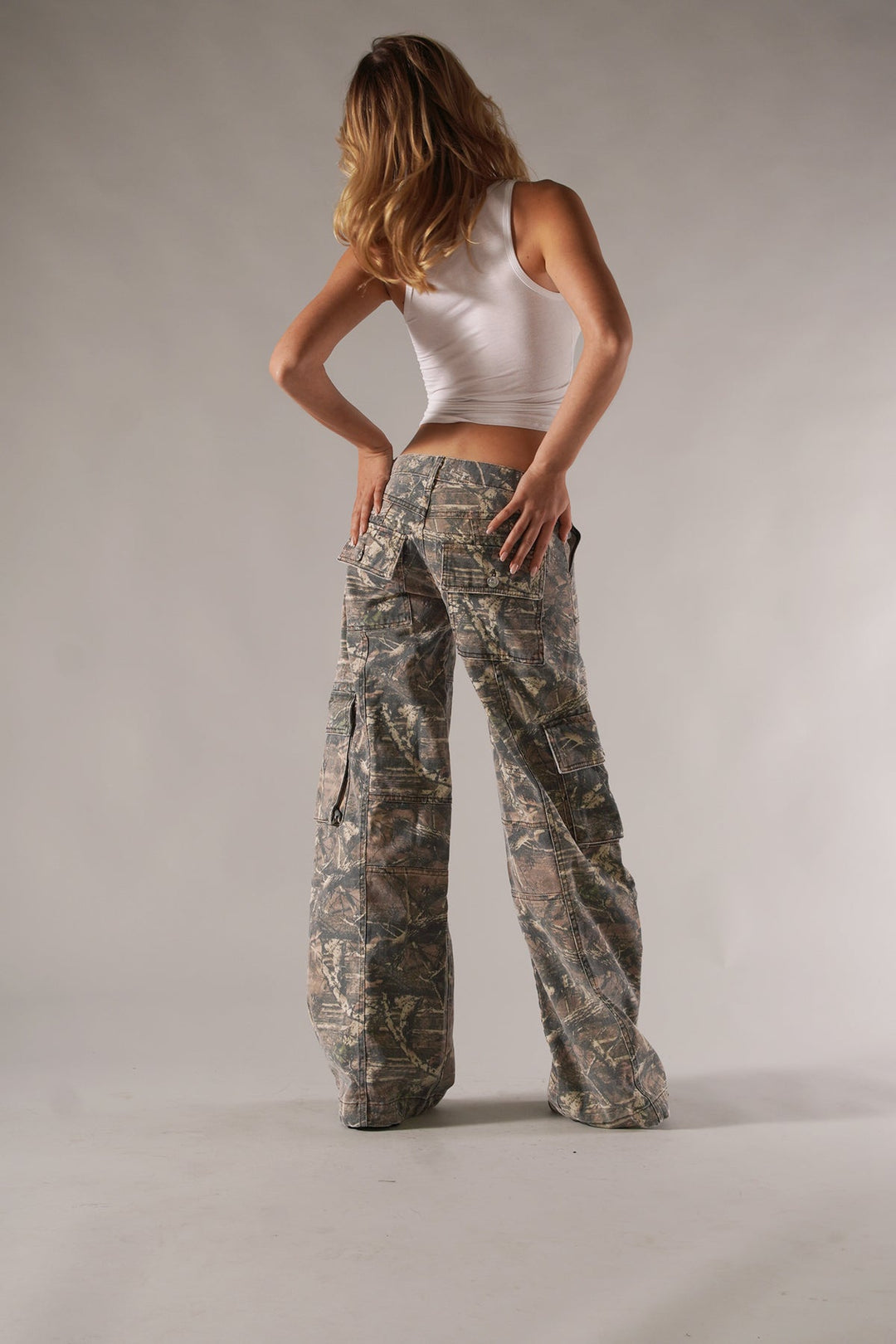 https://cdn.shopify.com/s/files/1/0998/9200/3147/files/trendy-urban-pants-juna-xs-state_of_style-3.jpg?v=1766665906