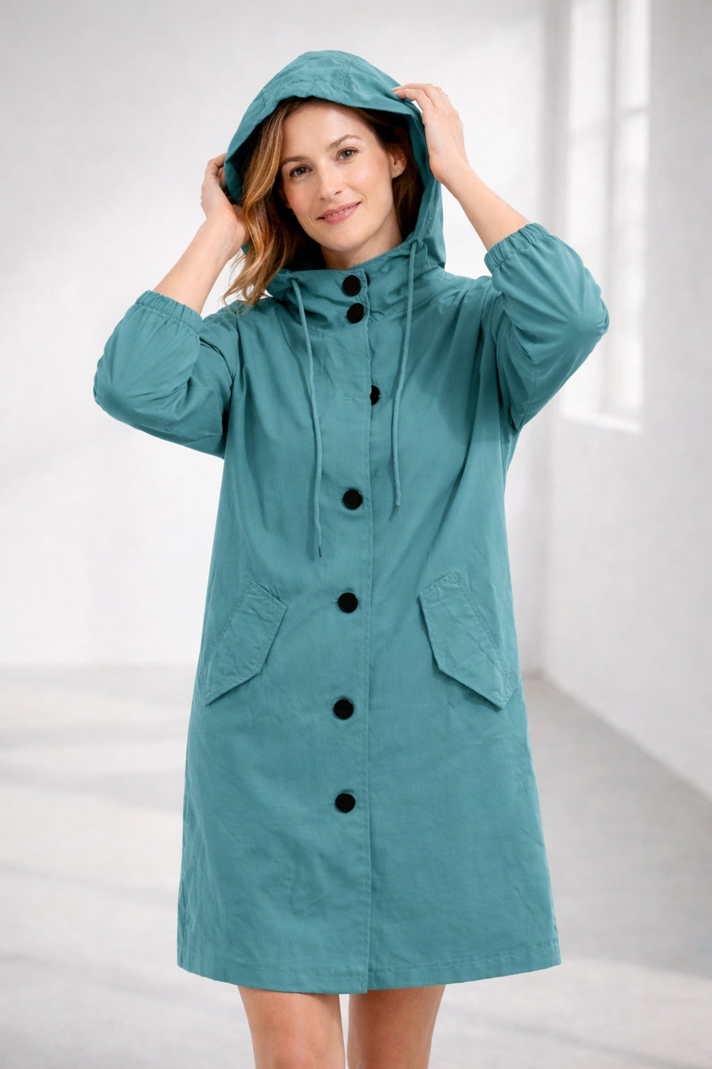 Lightweight women's cotton mid-season hooded jacket for autumn