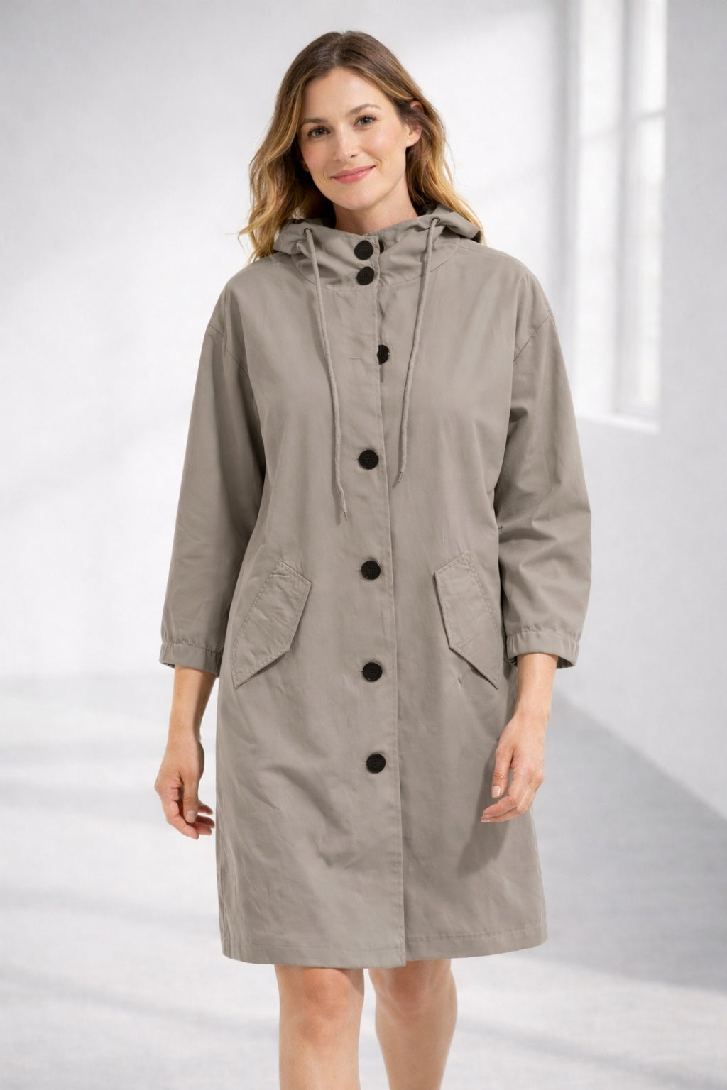 Lightweight women's cotton mid-season hooded jacket for autumn