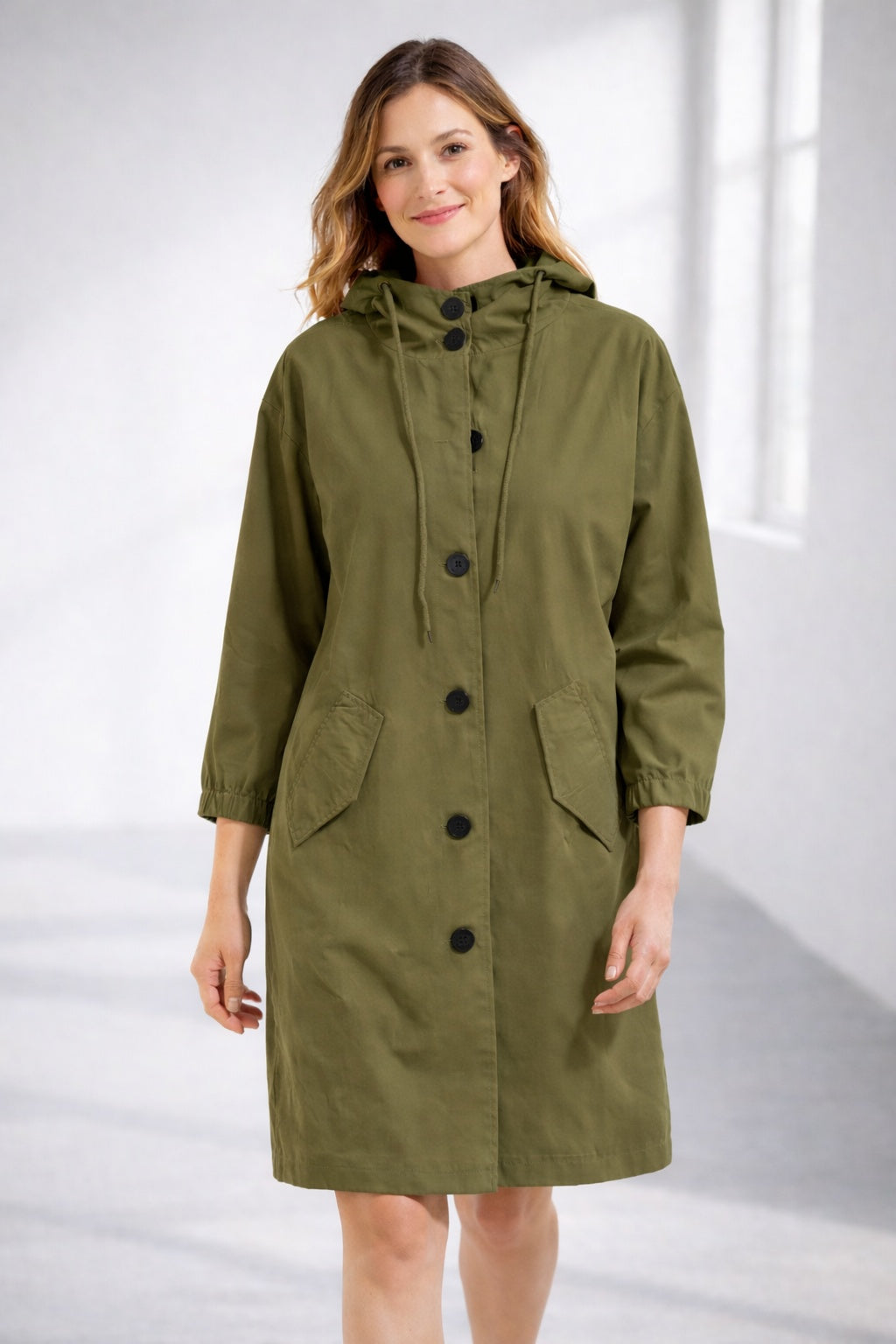 Lightweight women's cotton mid-season hooded jacket for autumn