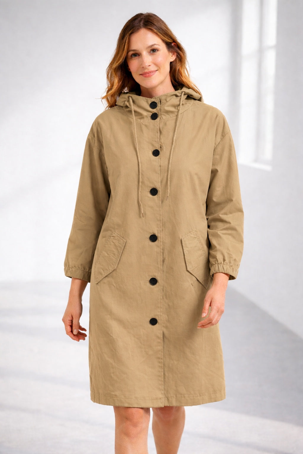 Lightweight women's cotton mid-season hooded jacket for autumn