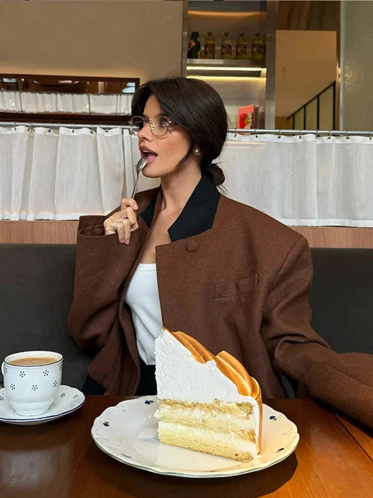 Veste pour femme de style blazer courte à col pour l'automne, coupe élégante