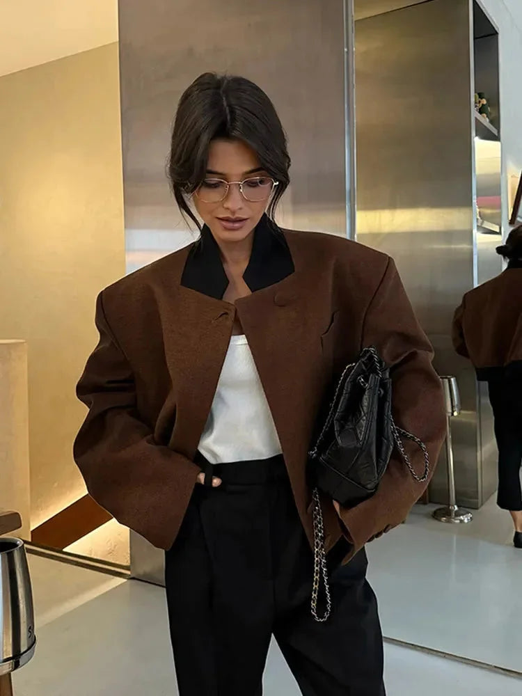 Veste pour femme de style blazer courte à col pour l'automne, coupe élégante