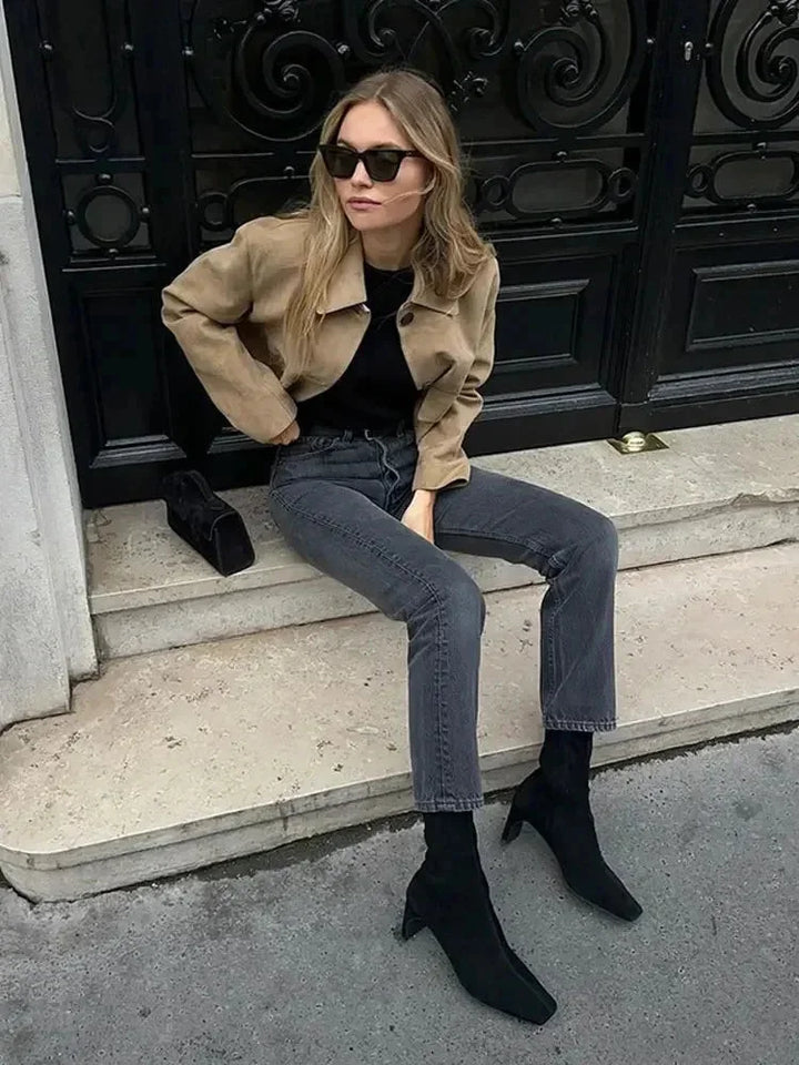 Veste courte en daim pour femme avec poches, modèle chic et pratique pour l’automne