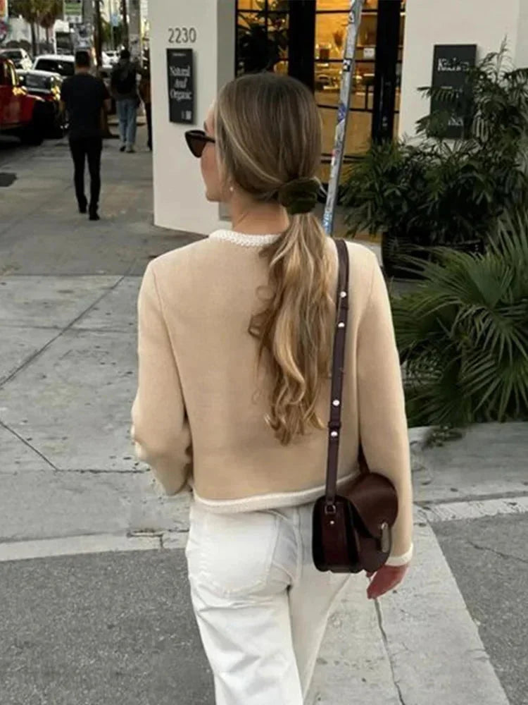 Veste courte femme en maille effet tweed, élégante et raffinée pour l’automne