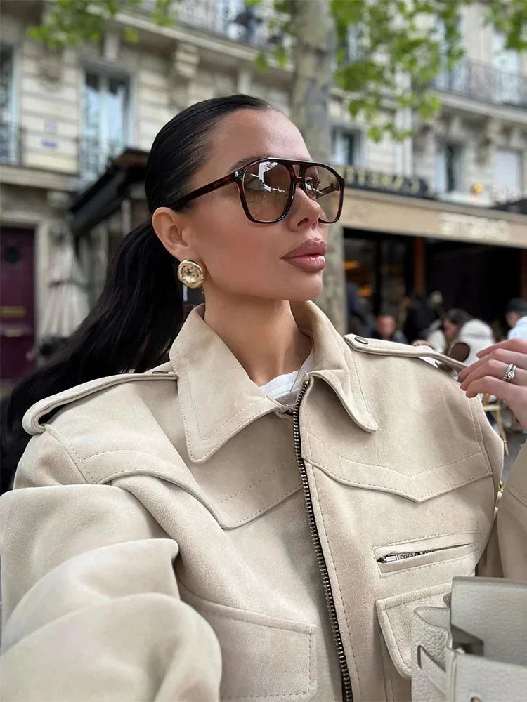 Manteau court pour femme en daim style trench avec coupe blazer et col à revers pour l’automne