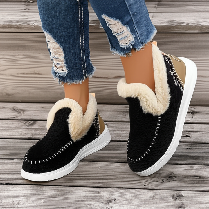 Women’s faux-fur moccasin-style slippers for late summer and autumn