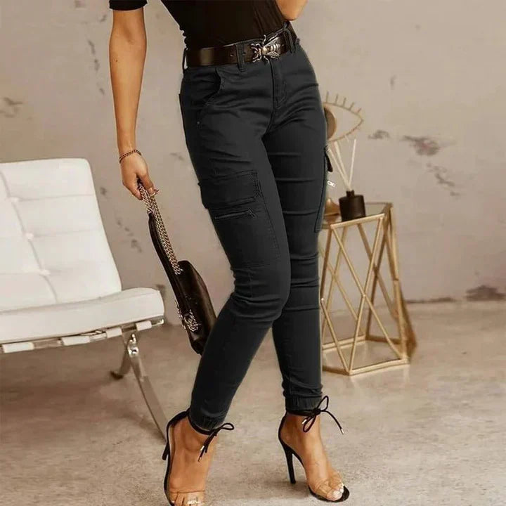 https://cdn.shopify.com/s/files/1/0998/9200/3147/files/womens-cargo-jeans-livia-black-xs-state_of_style-6.webp?v=1766665911