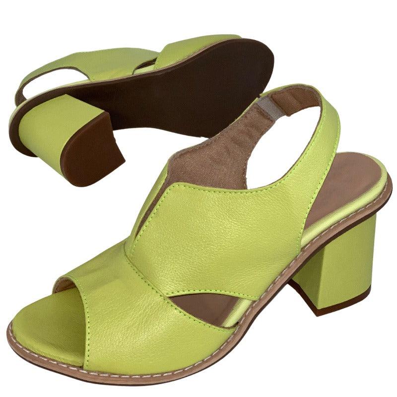 https://cdn.shopify.com/s/files/1/0998/9200/3147/files/womens-leather-sandals-with-heel-comfort-footbed-selina-beige-2_5-state_of_style-10.jpg?v=1766840310