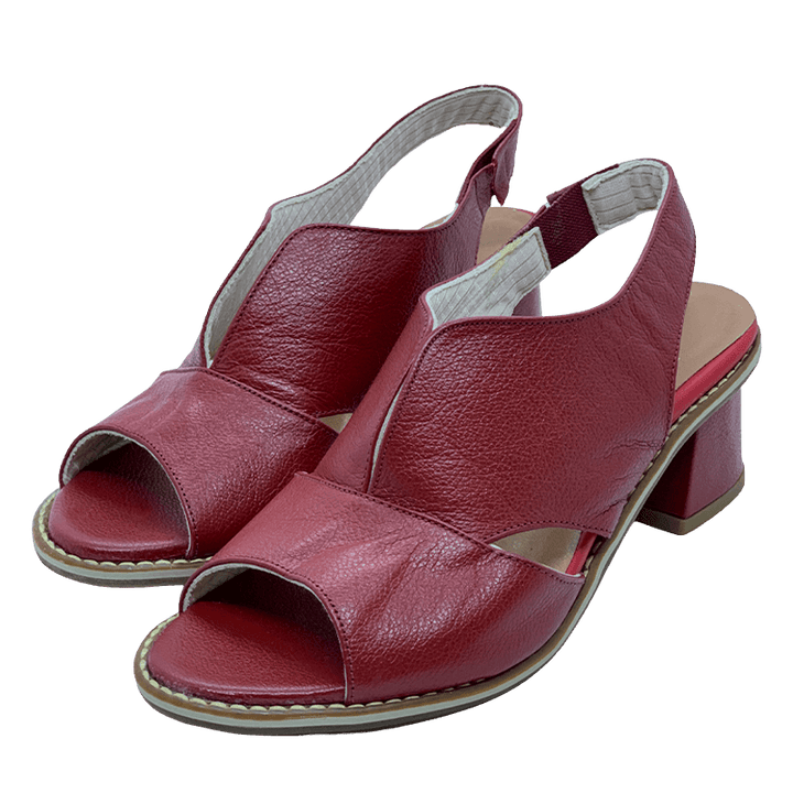 https://cdn.shopify.com/s/files/1/0998/9200/3147/files/womens-leather-sandals-with-heel-comfort-footbed-selina-beige-2_5-state_of_style-11.png?v=1766840311