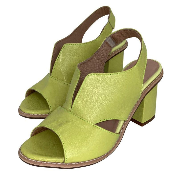 https://cdn.shopify.com/s/files/1/0998/9200/3147/files/womens-leather-sandals-with-heel-comfort-footbed-selina-beige-2_5-state_of_style-9.jpg?v=1766840310