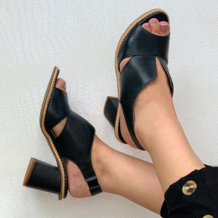 https://cdn.shopify.com/s/files/1/0998/9200/3147/files/womens-leather-sandals-with-heel-comfort-footbed-selina-black-2_5-state_of_style-15.jpg?v=1766840310