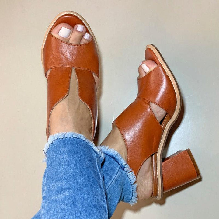 https://cdn.shopify.com/s/files/1/0998/9200/3147/files/womens-leather-sandals-with-heel-comfort-footbed-selina-brown-2_5-state_of_style-17.jpg?v=1766840310